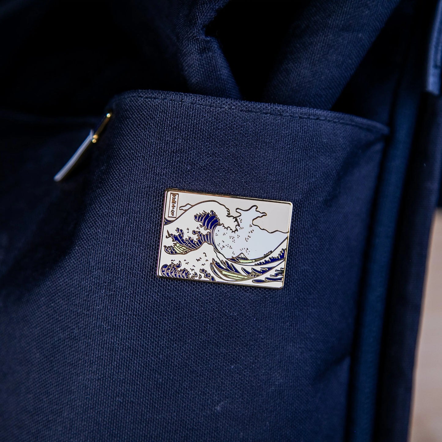 The Great Wave Enamel Pin – Hokusai's Kanagawa Design Signum