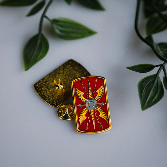 Roman Legionary Shield Enamel Pin – Scutum with Lightning Bolts Signum