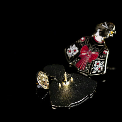 Japanese Kimono Girl - Geisha Enamel Pin Signum