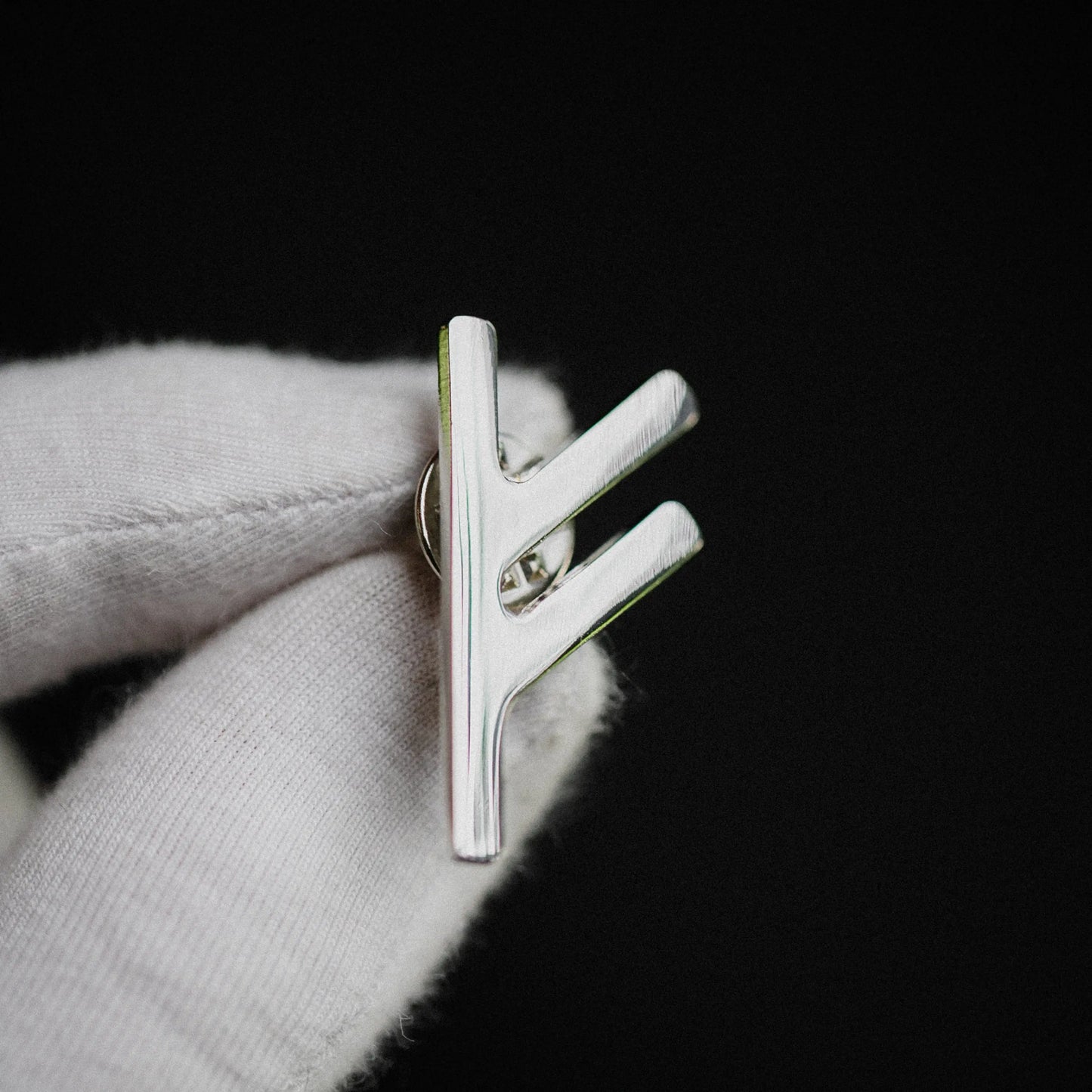 Rune Ansuz Enamel Pin – Norse Wisdom Signum