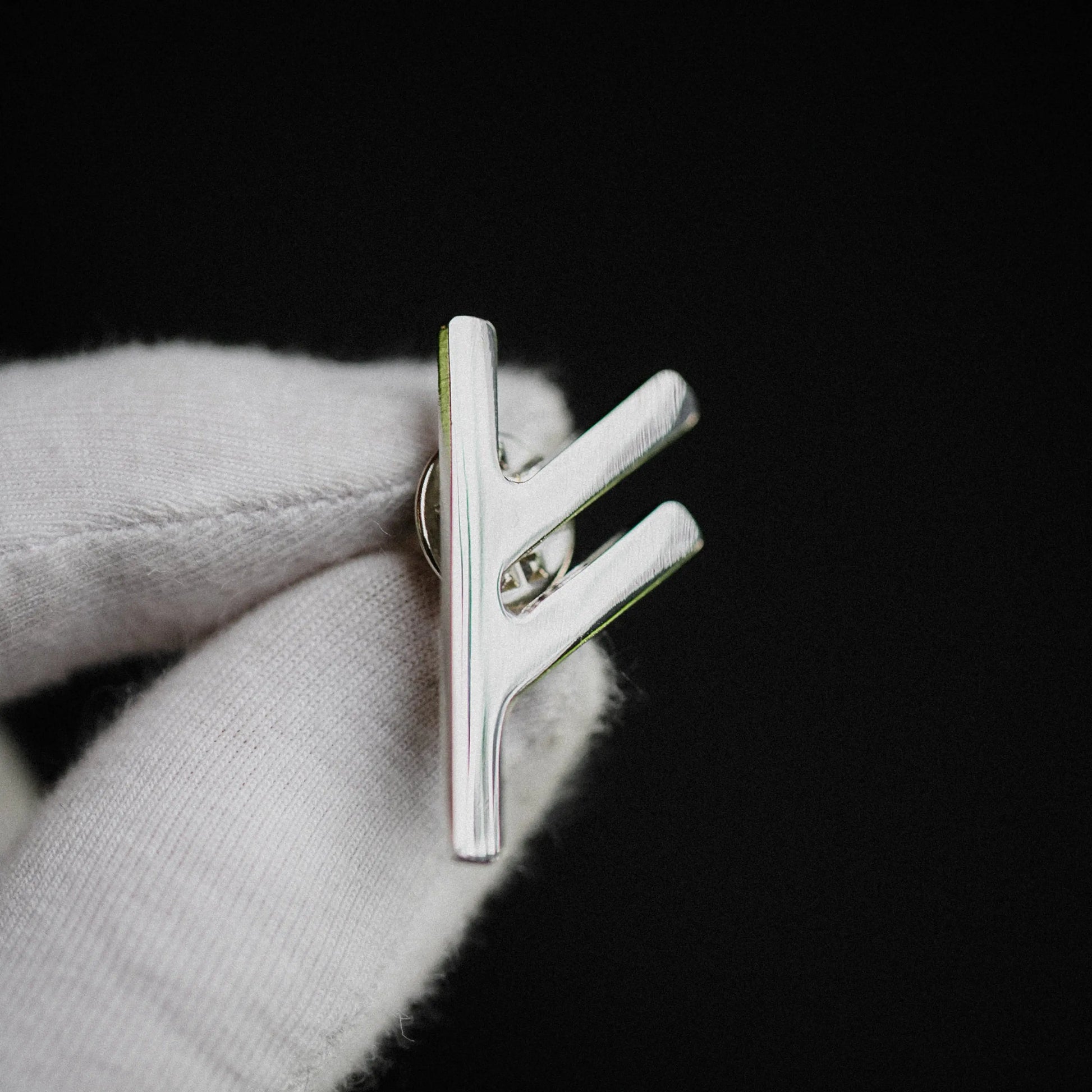 Rune Ansuz Enamel Pin – Norse Wisdom Signum