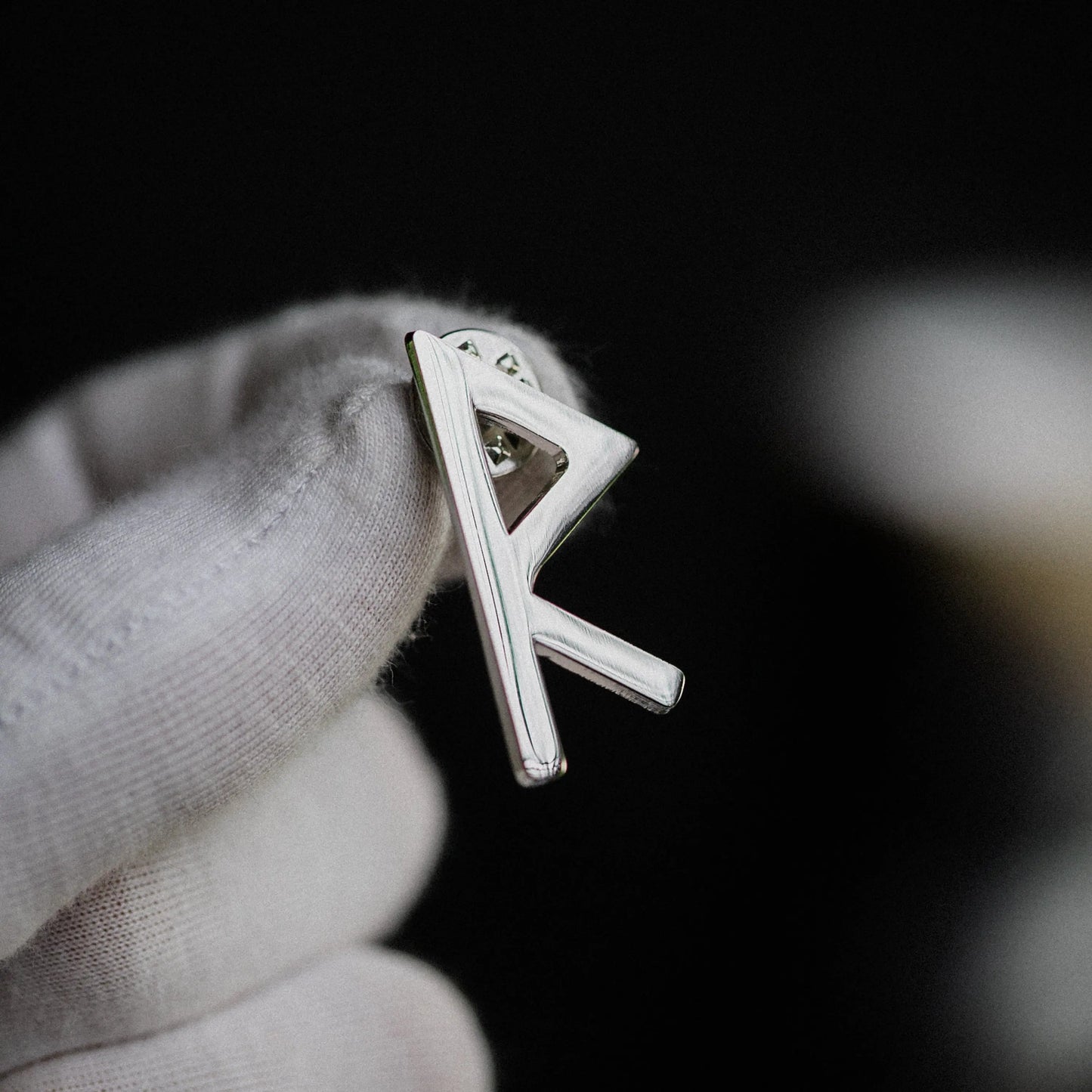 Rune Raidho Enamel Pin – Norse Journey Signum