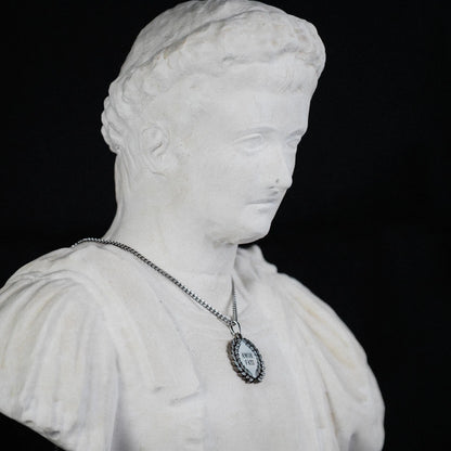 Amor Fati Necklace – Laurel Wreath Pendant Signum